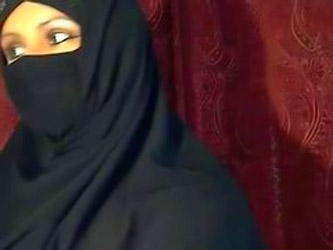Arab Muslim Girl  Flashing On Cam