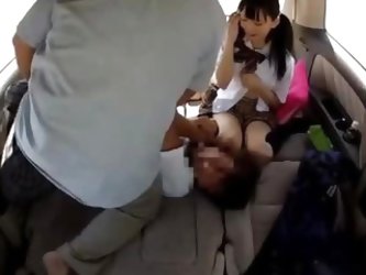 Horny Japanese schoolgirl has sex in a car