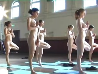 Nude Australien girls doing fitness
