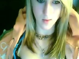 This teen blonde whore o nthe webcam showed her pussy. She didn't even bother with her small tits and started fingering her tiny narrow slit.