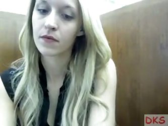 This really hot blonde is in the mood for some kinky play on the webcam. She brought her dildo and she puts on an amazing show with her mouth and puss
