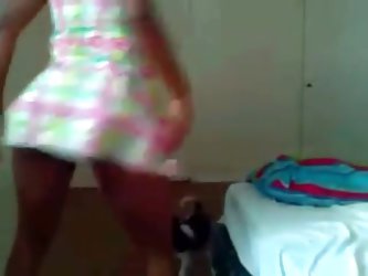 Ebony teen starts her day by shaking her hot fat black ass. She wakes up, faces her camera and starts dancing and then shares these private home made 