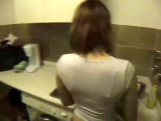 Amateur xouple doggy style in the kitchen