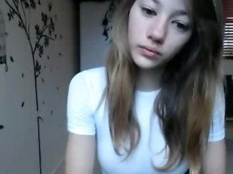 Cute little teenage beauty disrobes and plays with herself on livecam