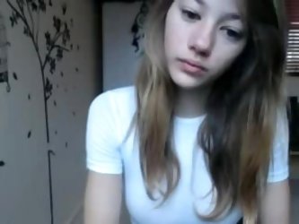 Cute little teenage beauty disrobes and plays with herself on livecam